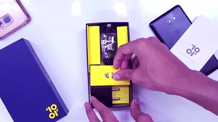 Does the 10smax Come with Air Poda