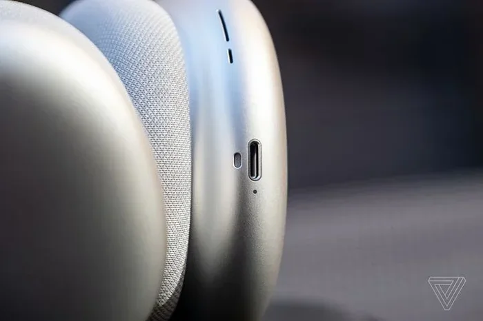 Do Airpod Maxes Have a Headphone Jack