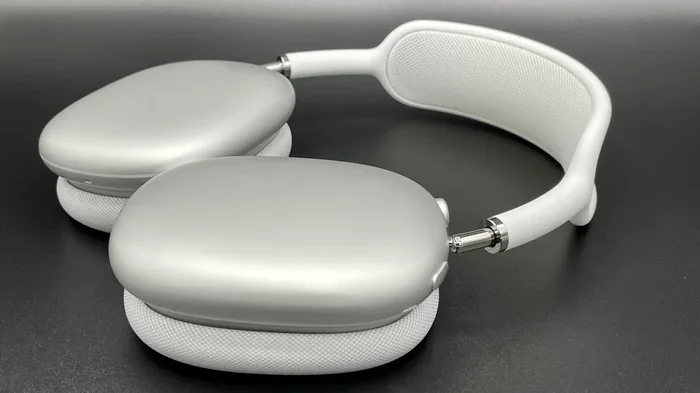 Can Airpod Maxs Play Without Being on My Head