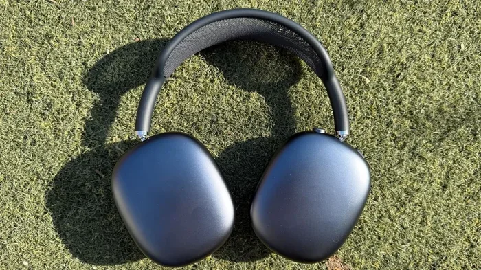 Can Airpod Maxs Play Without Being on My Head