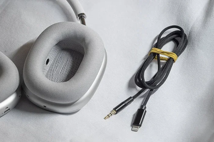 Does Airpods Max Have a Headphone Jack