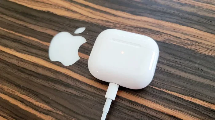 Do Airpods Pro 2 Use Lightning Cable