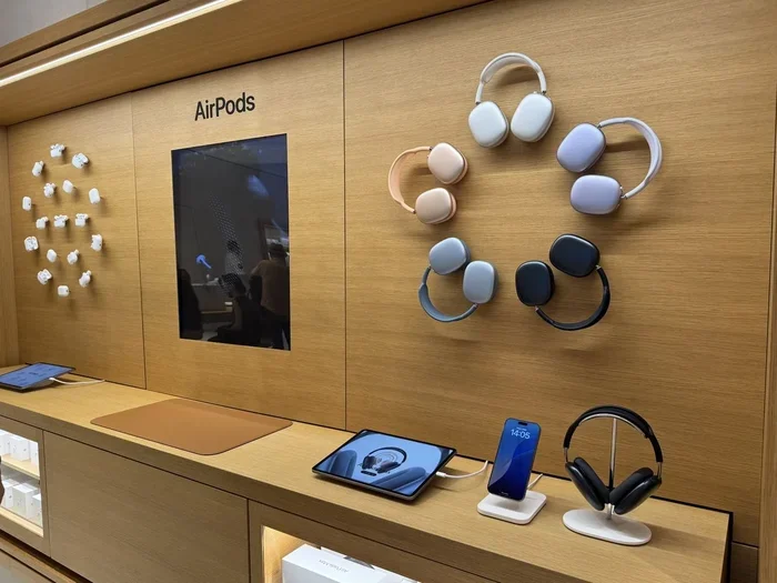 Do Apple Stores Still Sell Airpods 1