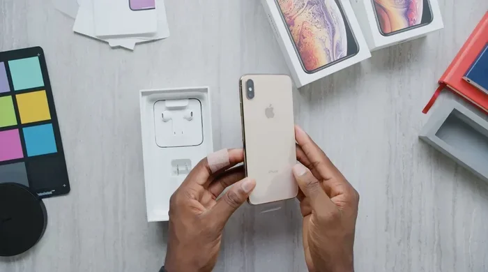 Does Iphone X Max Come with Airpods
