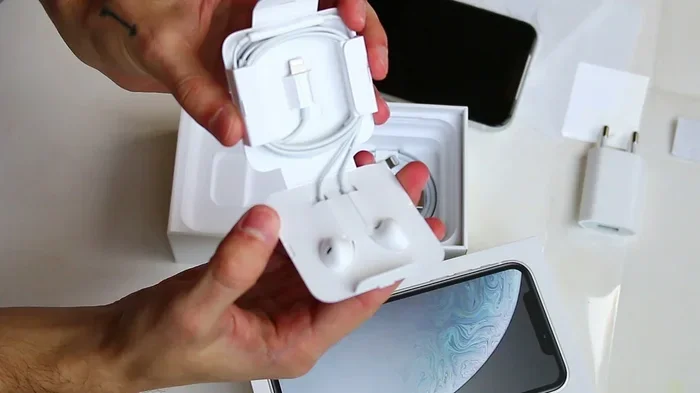 Does the Iphone Xr Max Come with Airpods