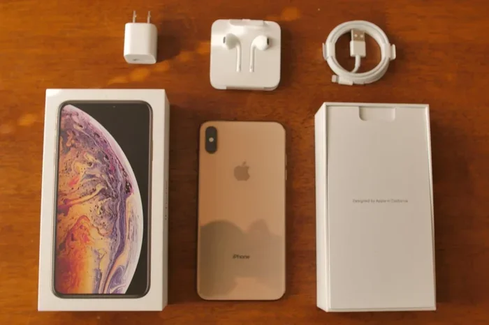 Does the Iphone Xs Max Come with Earpods