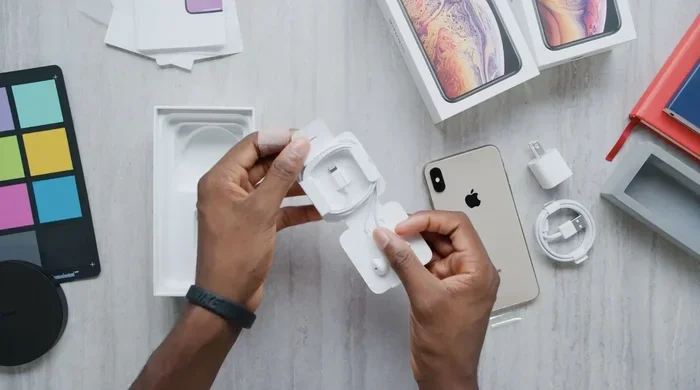 Does the Xs Max Come with Earpods