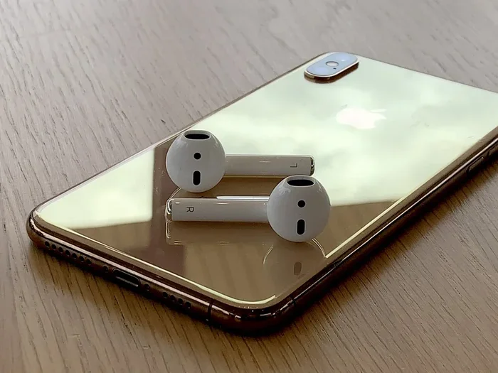 Does Iphone Xs Max Comes with Airpods