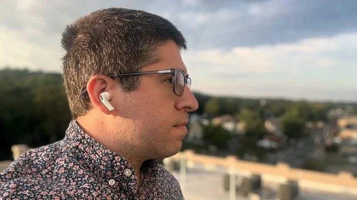 Do Airpods Mute Background Noise