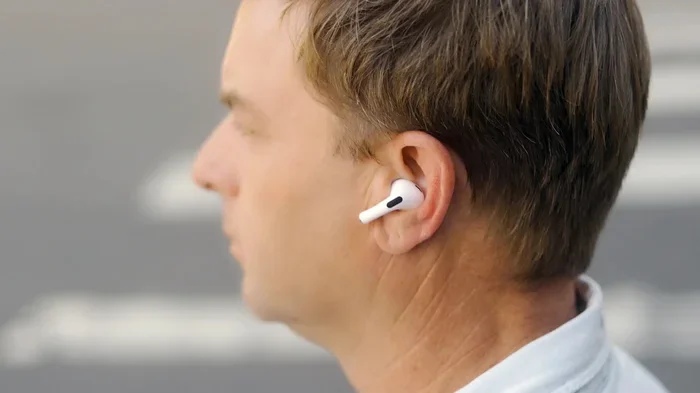 Do Airpods Mute Background Noise