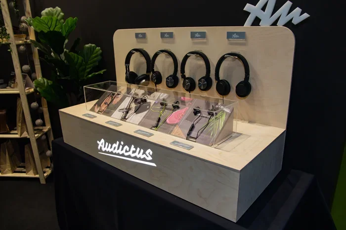 Does Tmobile Sell Earbuds